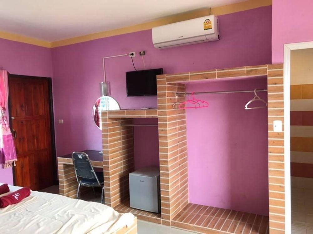 Сирача: Red Heart Resort