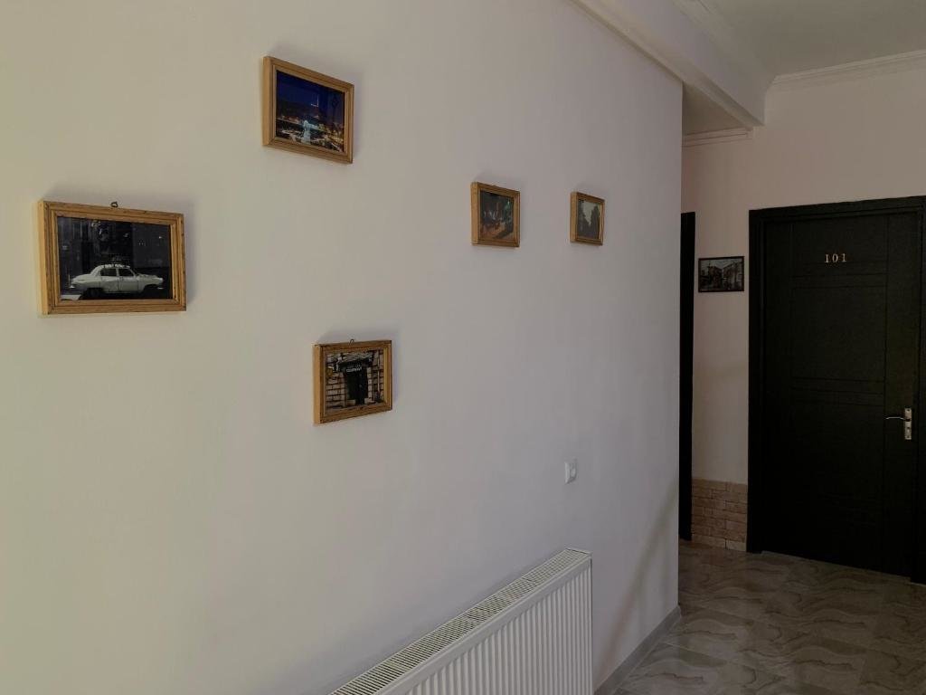 Тбилиси: Neighbours Apartments
