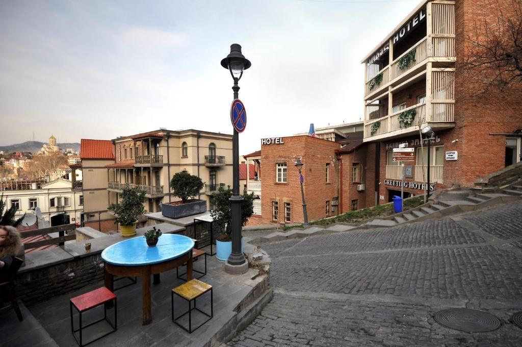 Тбилиси: Neighbours Apartments