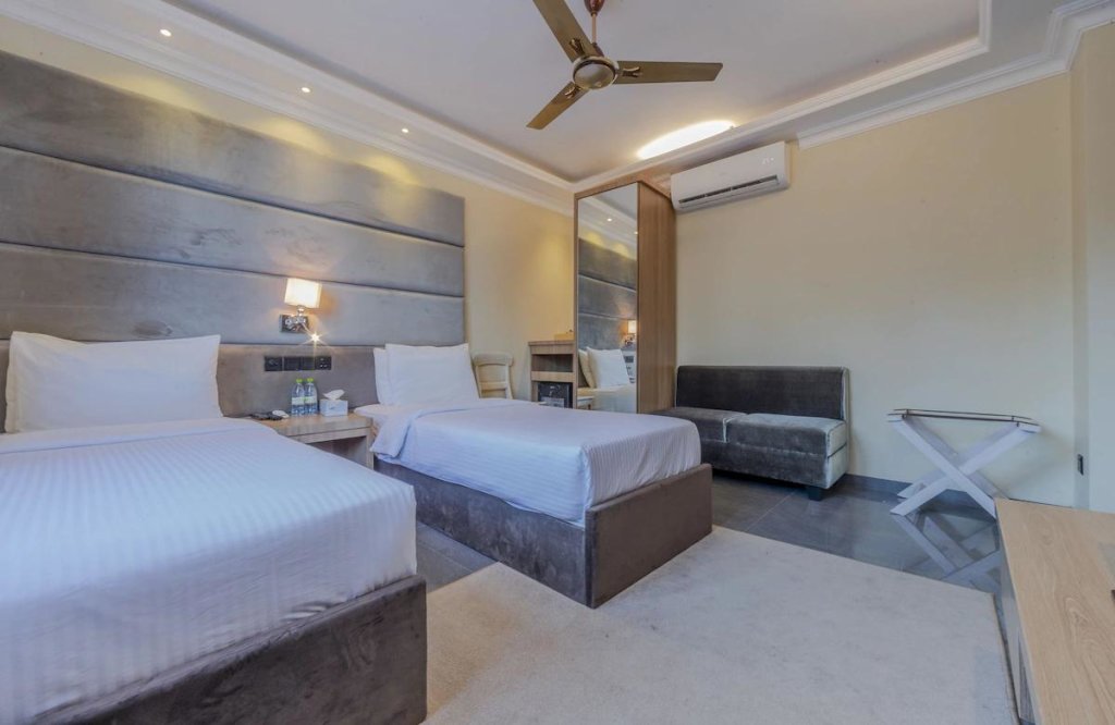 Северный атолл Мале: Coral Grand Beach & Spa