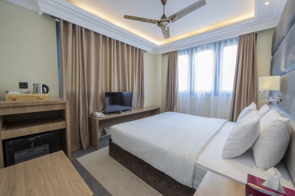 Северный атолл Мале: Coral Grand Beach & Spa