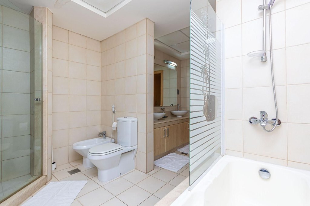 Дубай: Luxurious Sea View Apartment - Four Beach Access