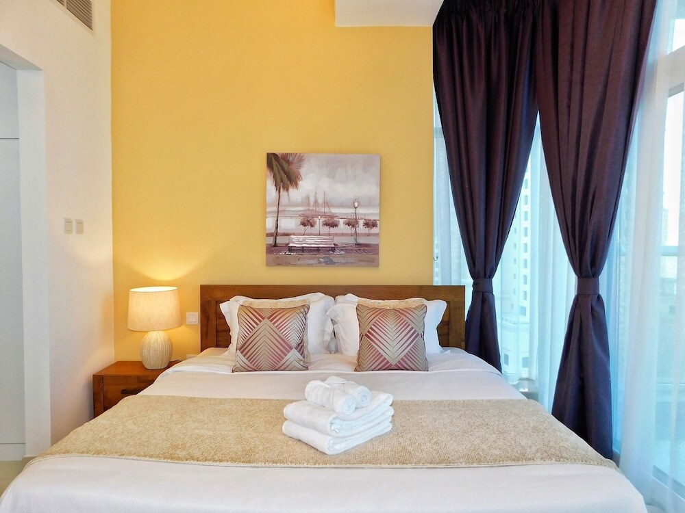 Дубай: Continental Tower by Luton Vacation Homes