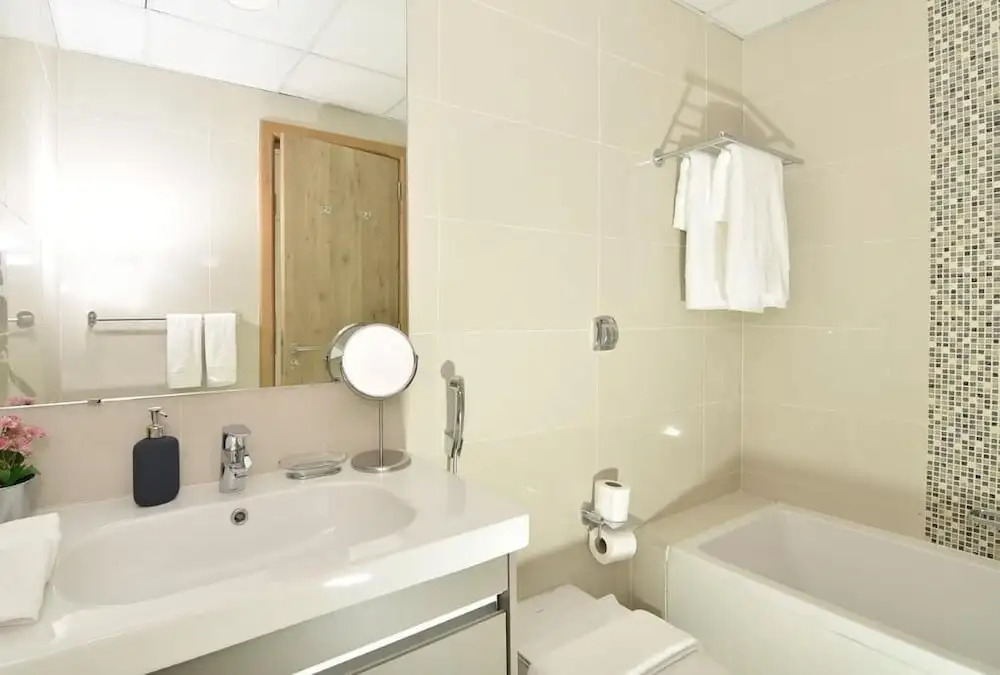 Дубай: Continental Tower by Luton Vacation Homes