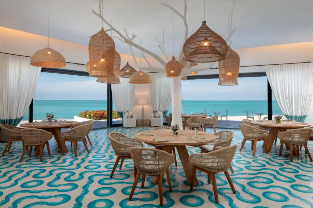 Гантут: Anantara Santorini Abu Dhabi Retreat - Adults Only