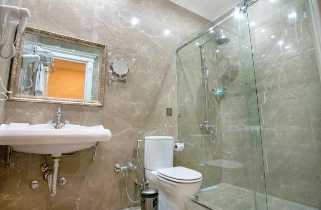 Баку: Отель NH Old City Hotel