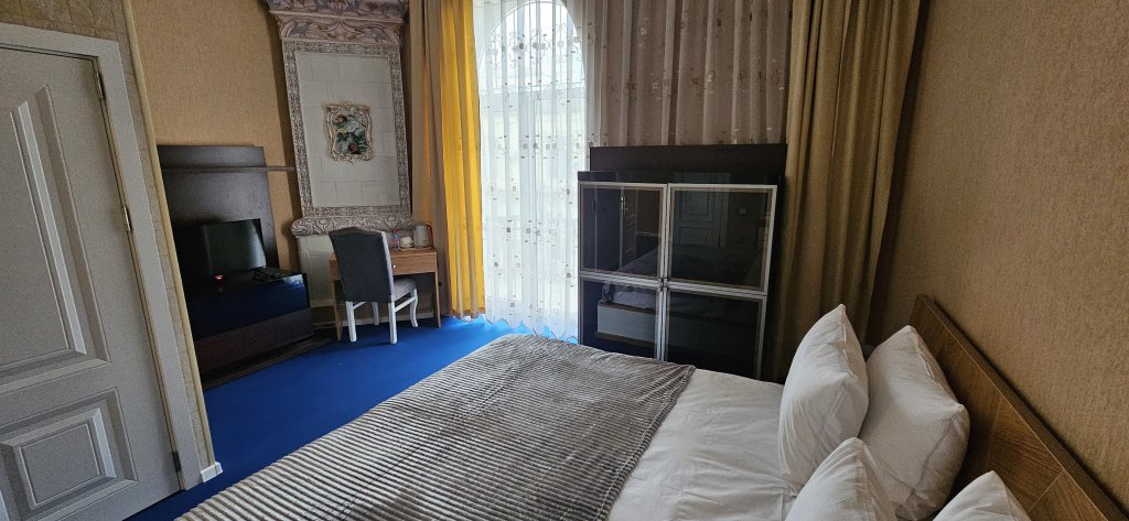 Баку: Отель NH Old City Hotel