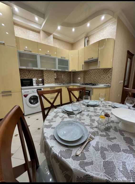 Махачкала: Апартаменты Tour House  в Центре Махачкалы