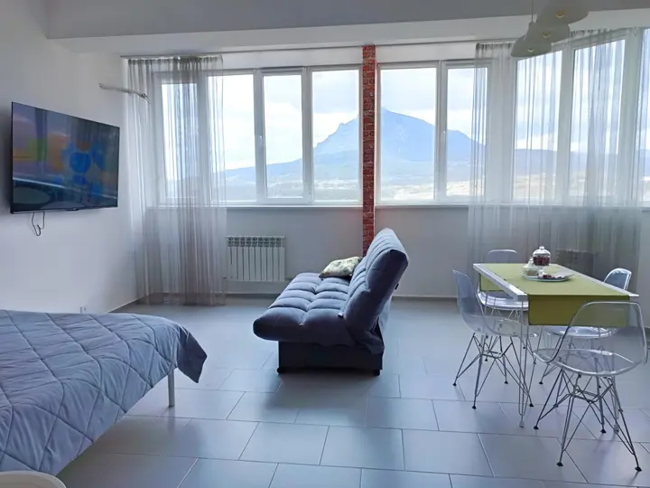 Минеральные Воды: Апартаменты Sutki Rent с красивым видом на горы