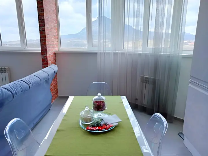Минеральные Воды: Апартаменты Sutki Rent с красивым видом на горы