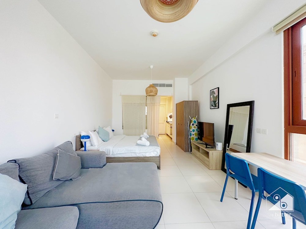 Дубай: Stunning Palm Views Apt on the Beach Dubai