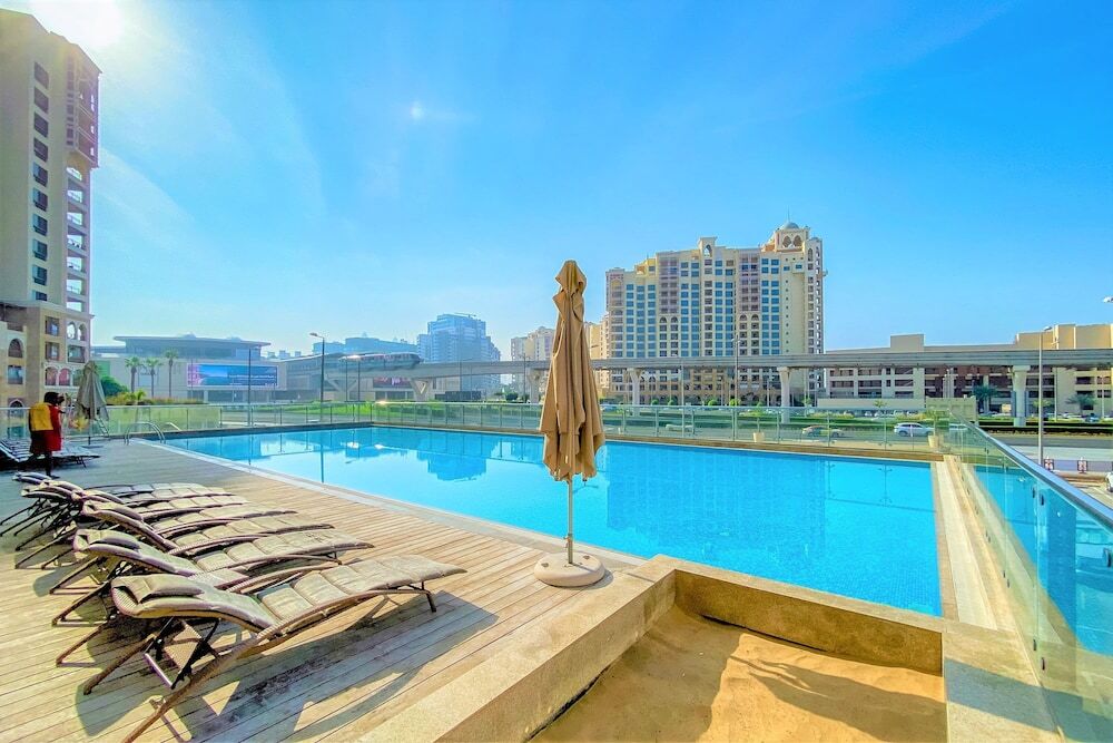 Дубай: Stunning Palm Views Apt on the Beach Dubai