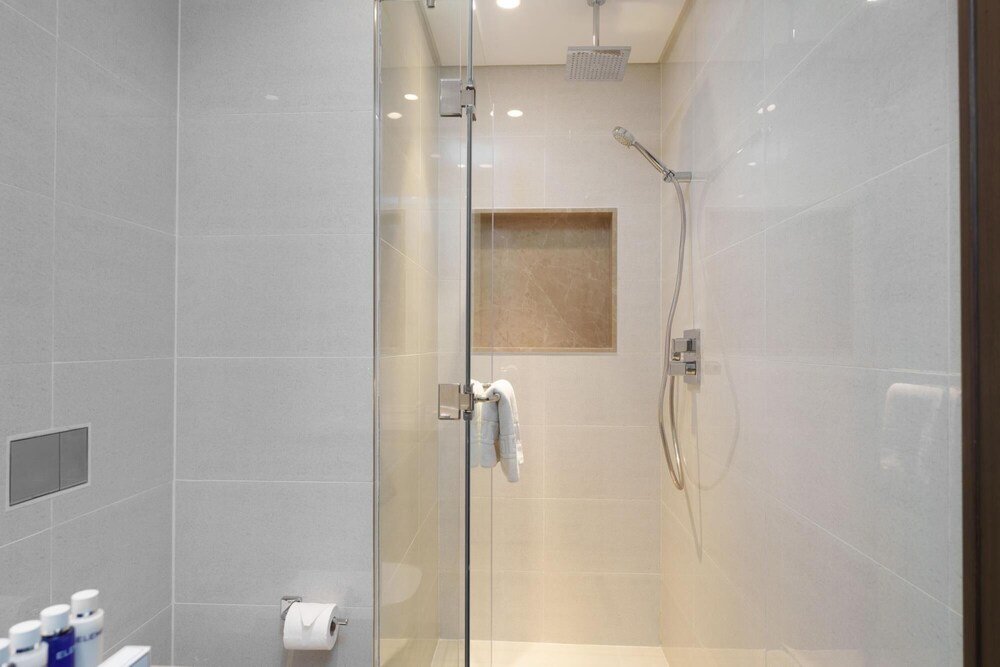 Дубай: Ultra Chic High-floor Apt w Direct Burj Khalifa Fountains Views
