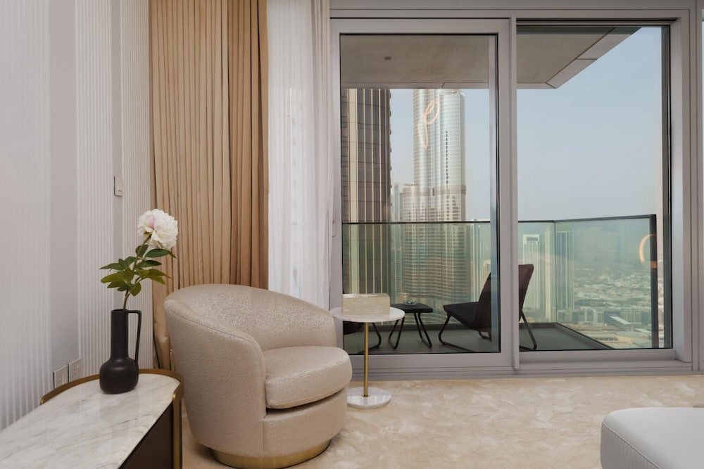 Дубай: Ultra Chic High-floor Apt w Direct Burj Khalifa Fountains Views