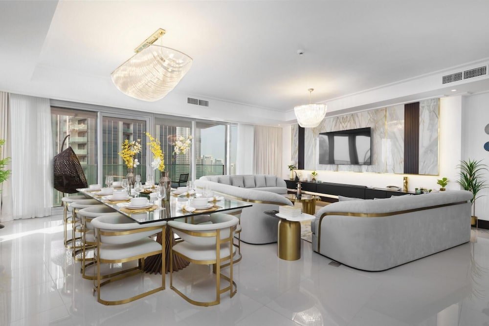 Дубай: Ultra Chic High-floor Apt w Direct Burj Khalifa Fountains Views