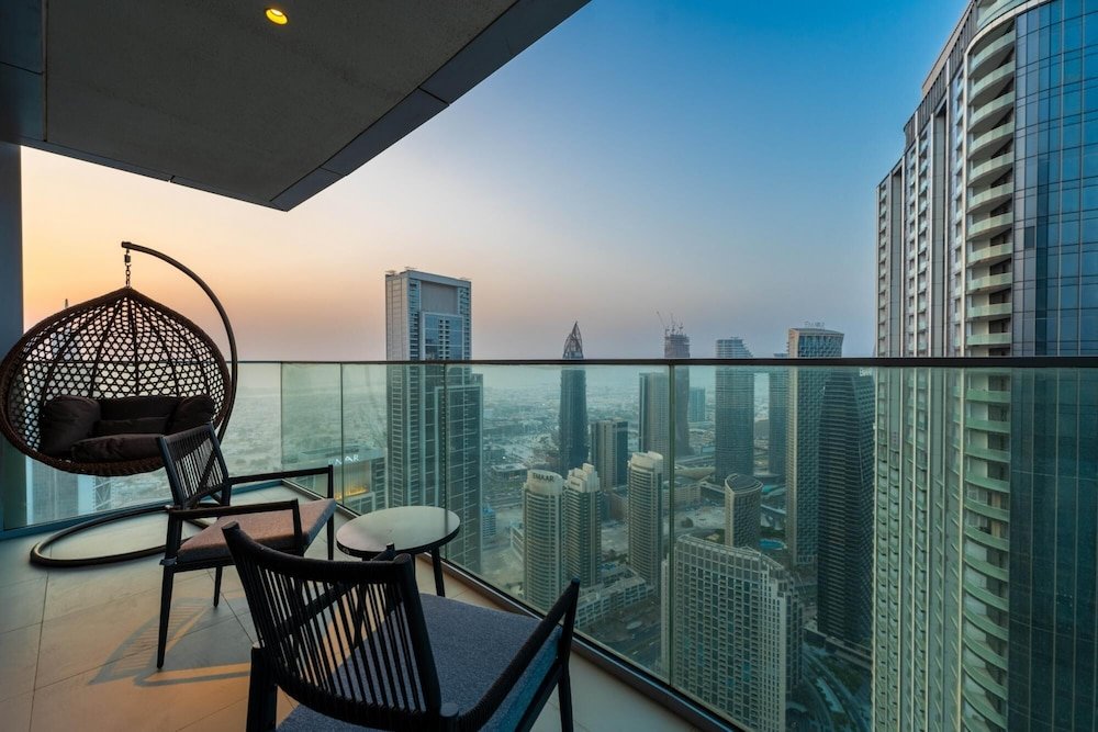 Дубай: Ultra Chic High-floor Apt w Direct Burj Khalifa Fountains Views
