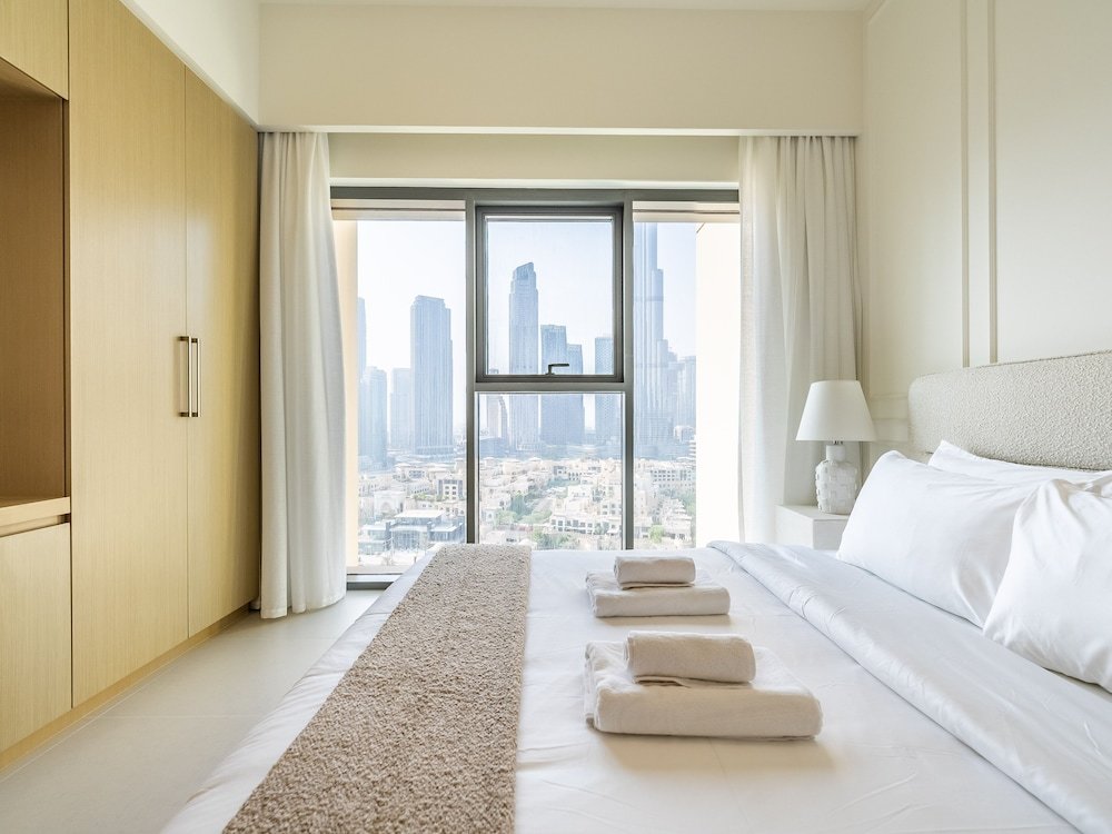 Дубай: Eloquent Upscale with Breathtaking Burj