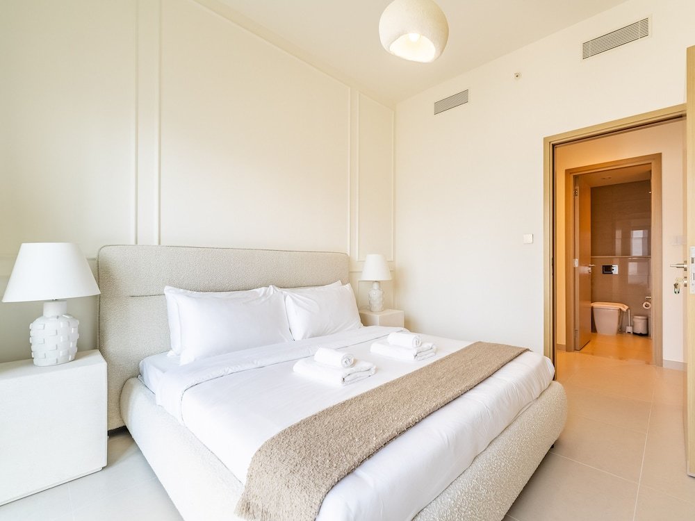 Дубай: Eloquent Upscale with Breathtaking Burj