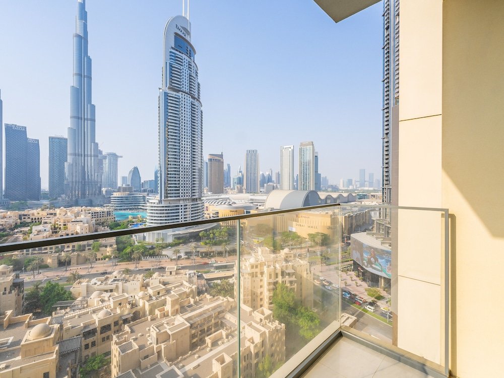 Дубай: Eloquent Upscale with Breathtaking Burj