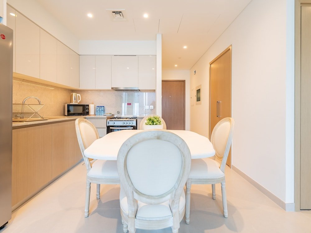 Дубай: Eloquent Upscale with Breathtaking Burj