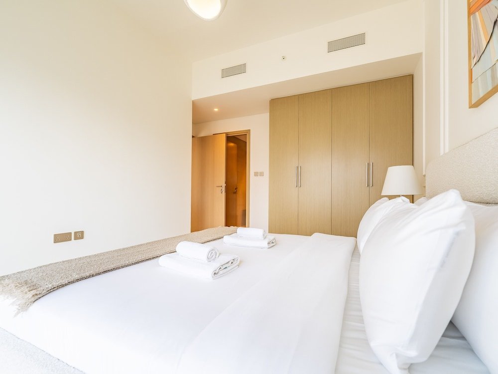 Дубай: Eloquent Upscale with Breathtaking Burj