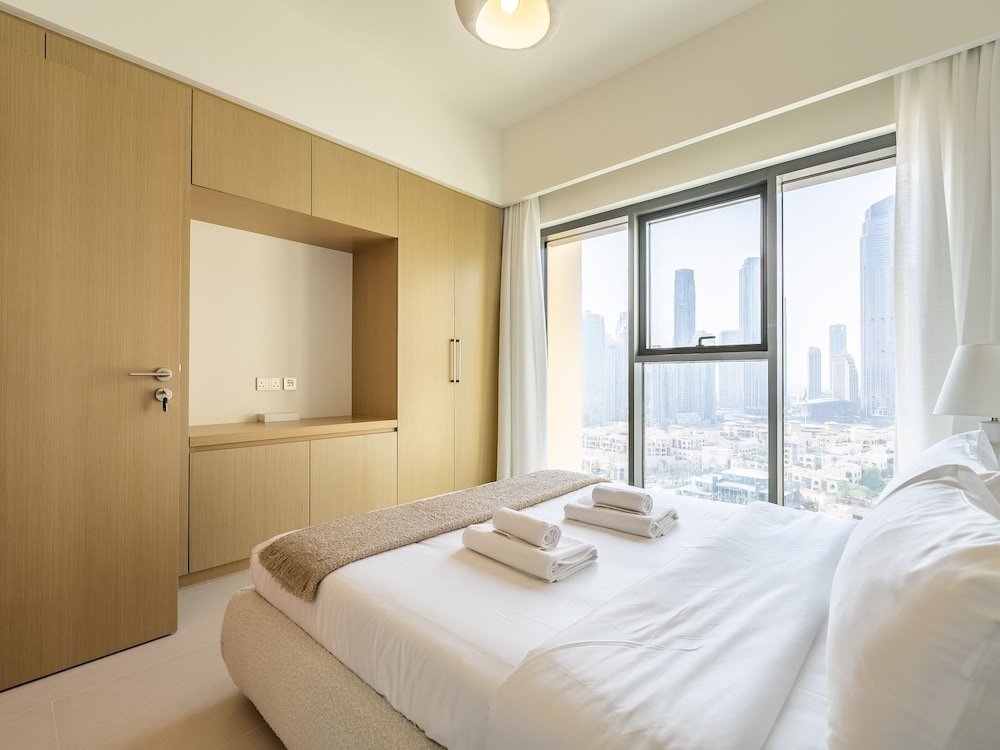 Дубай: Eloquent Upscale with Breathtaking Burj