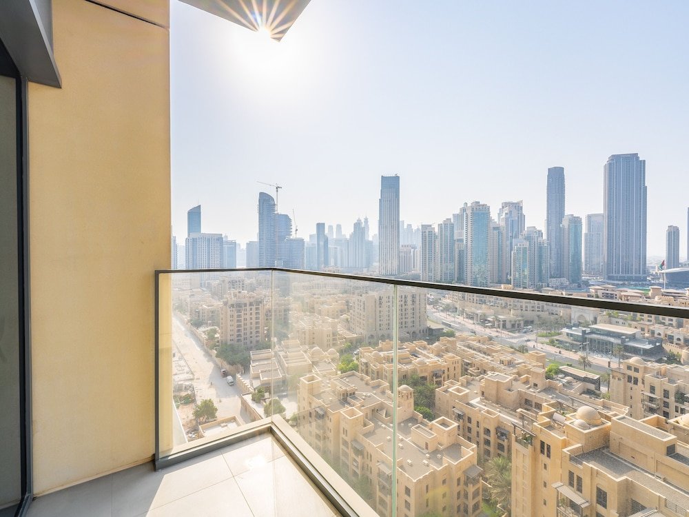 Дубай: Eloquent Upscale with Breathtaking Burj