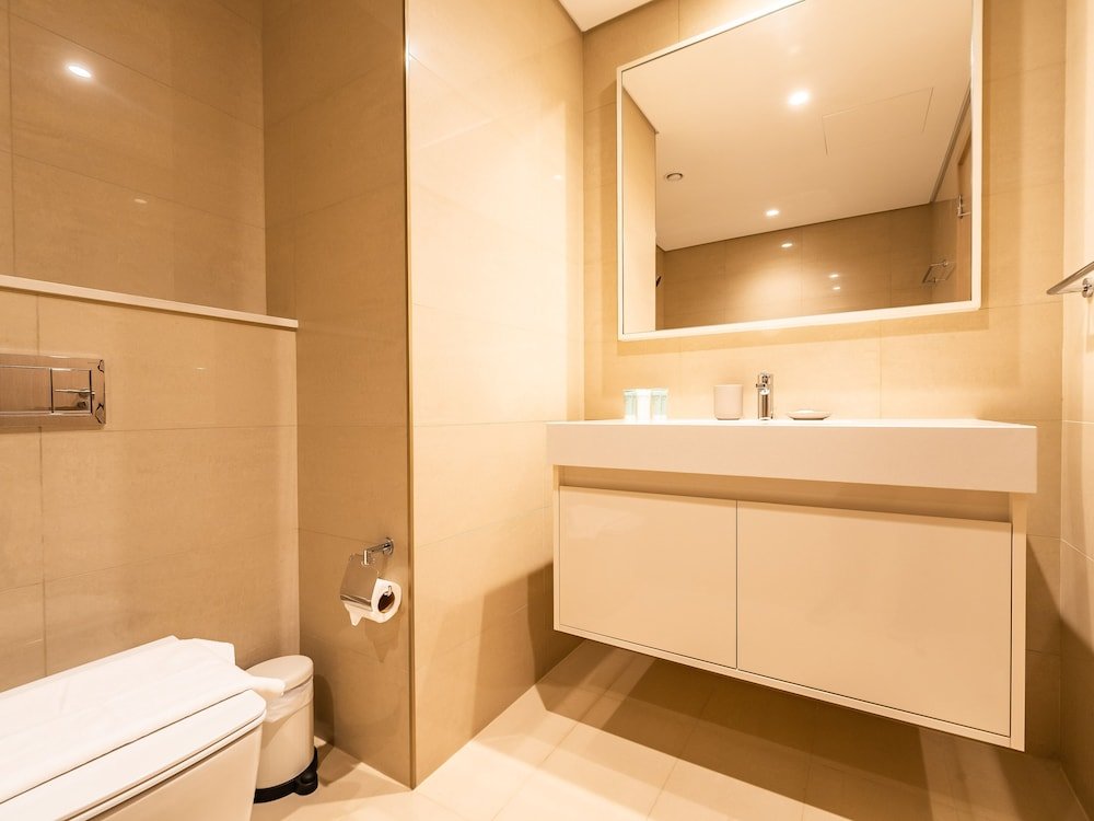 Дубай: Eloquent Upscale with Breathtaking Burj