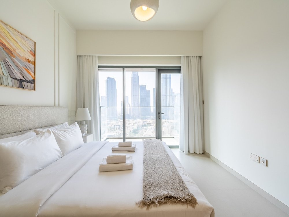 Дубай: Eloquent Upscale with Breathtaking Burj