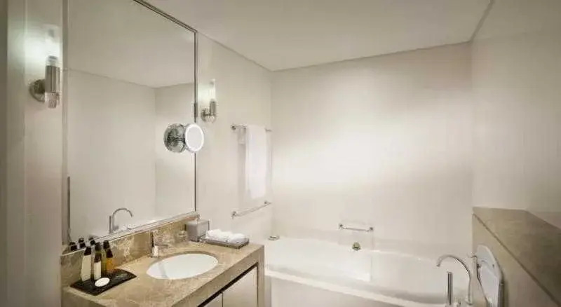 Абу-Даби: Jumeirah at Etihad Towers Residences