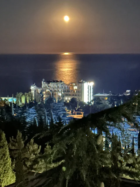 Алушта: Розов Хутор