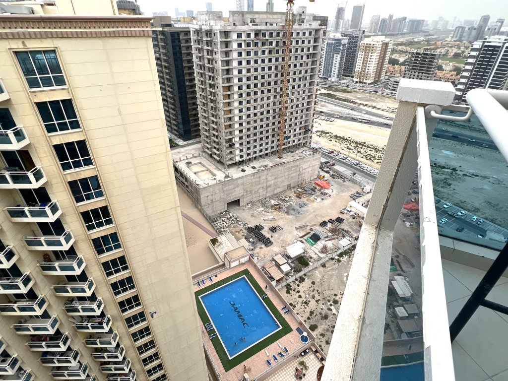 Дубай: Апартаменты Cosmos Living in Lago Vista IMPZ