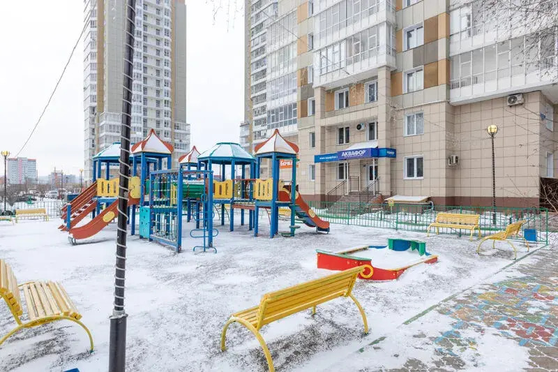 Красноярск: Апартаменты Пять Звезд сквер Слобода Весны
