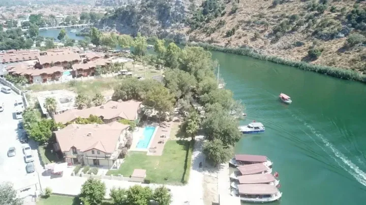 Дальян: Riverside Houses