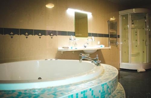 Элиста: Hotel Belyy Lotos