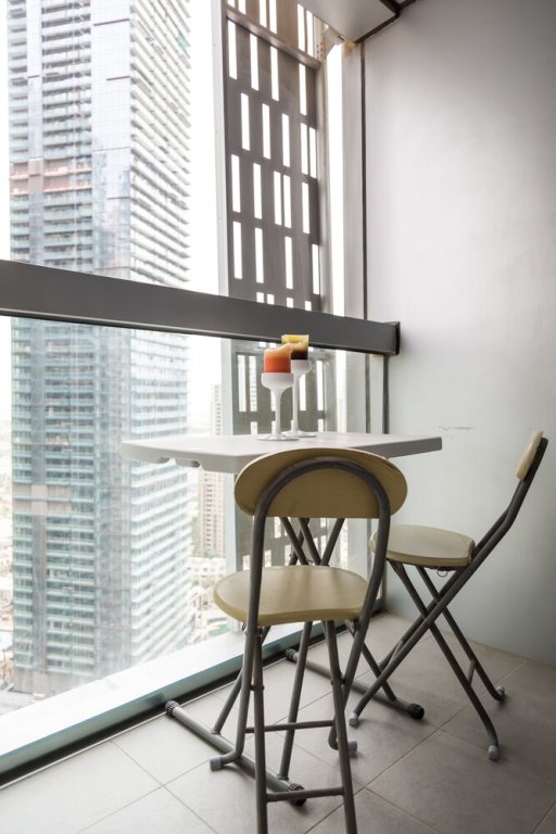 Дубай: Cayan Tower by HiGuests Vacation Homes