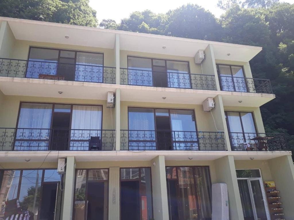 Гонио: Green House
