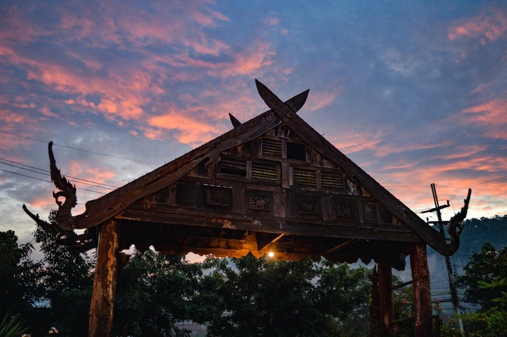 Мэхонгсон: Crossroads house