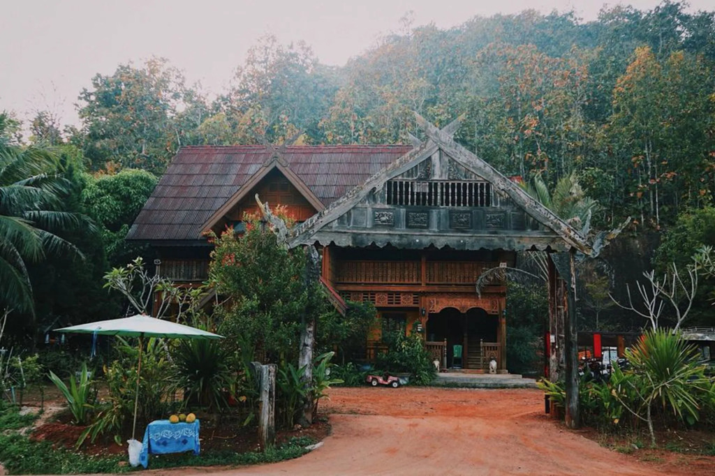 Мэхонгсон: Crossroads house