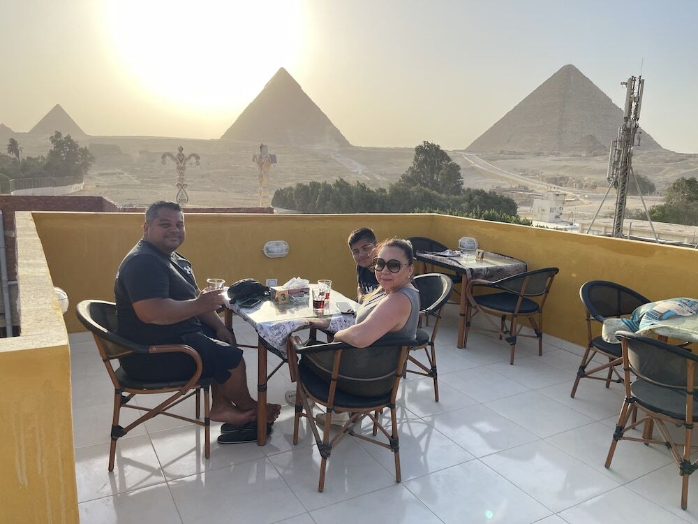 Гиза: The pyramids plateau view