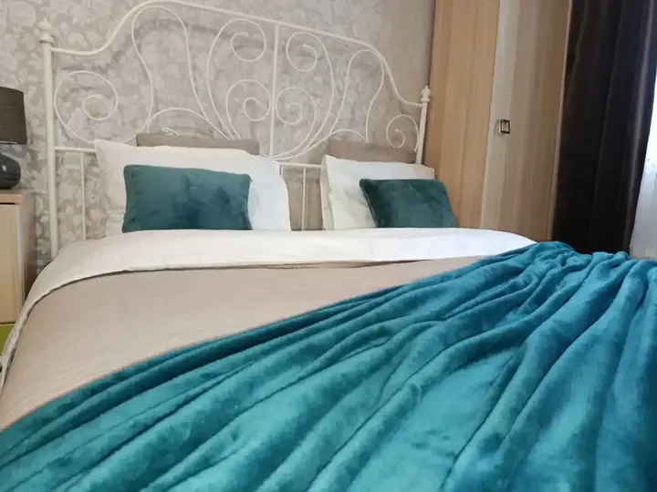 Свердловский: Апартаменты Квартира AlexHome РП Свердловский Строителей 9