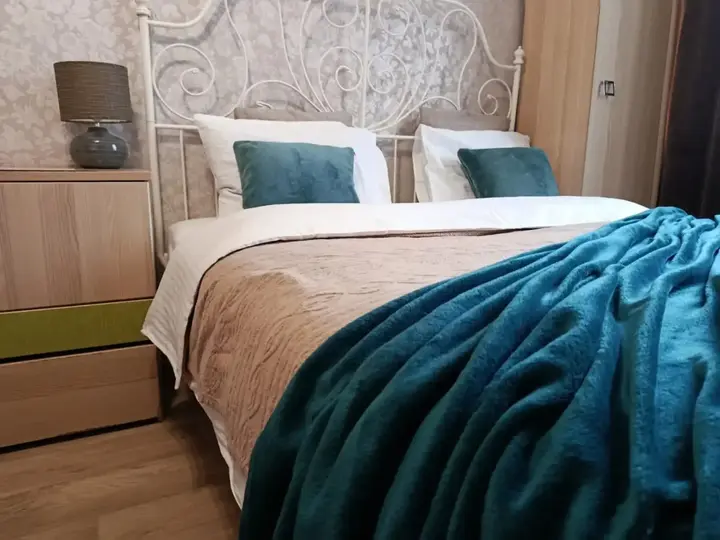 Свердловский: Апартаменты Квартира AlexHome РП Свердловский Строителей 9