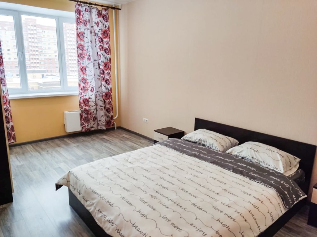 Свердловский: Апартаменты Квартира AlexHome РП Свердловский Молодежная