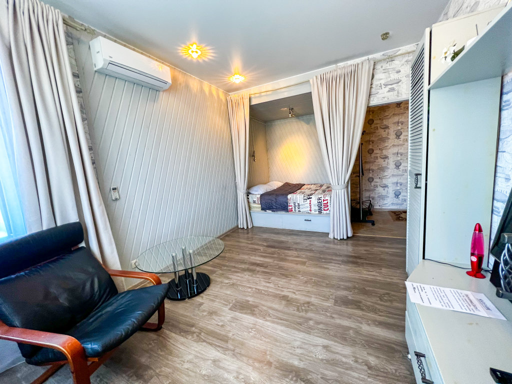 Свердловский: Апартаменты Квартира AlexHome РП Свердловский Молодежная 2