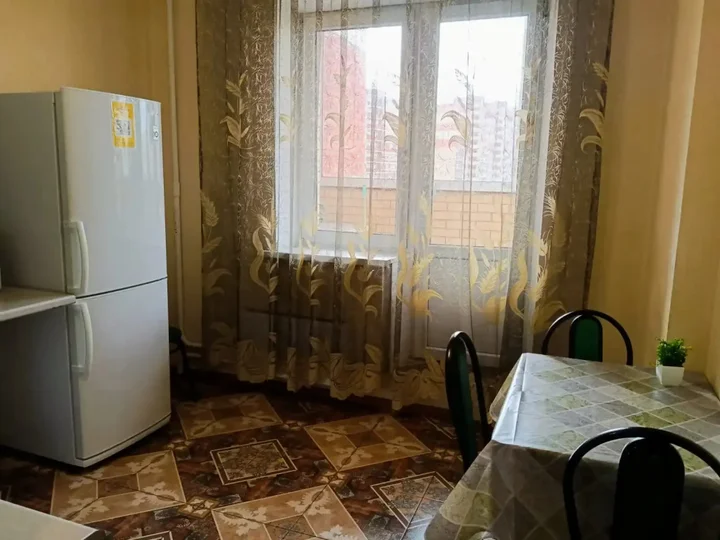 Свердловский: Апартаменты Квартира AlexHome РП Свердловский Молодежная 1