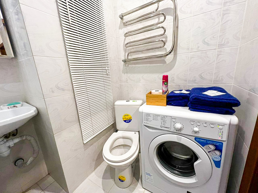 Свердловский: Апартаменты Квартира AlexHome РП Свердловский Молодежная 1
