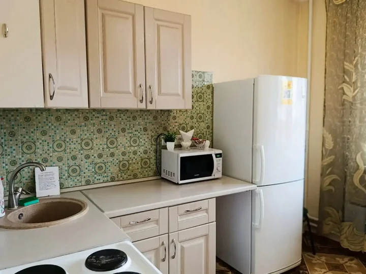 Свердловский: Апартаменты Квартира AlexHome РП Свердловский Молодежная 1