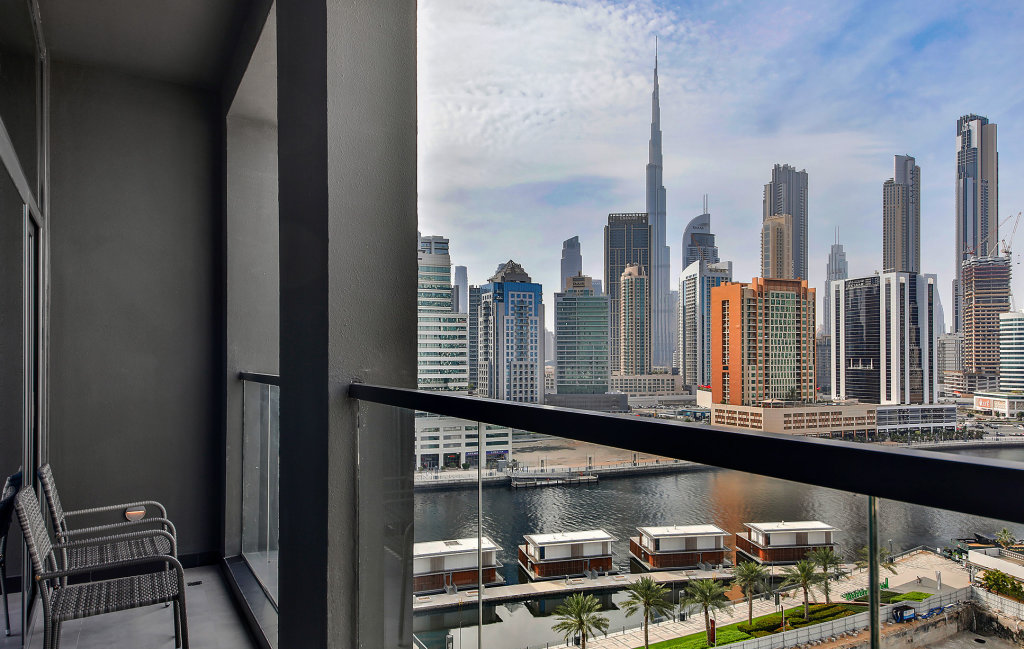 Дубай: Апартаменты Luxe Waterfront 2BR with Canal & Burj Khalifa view