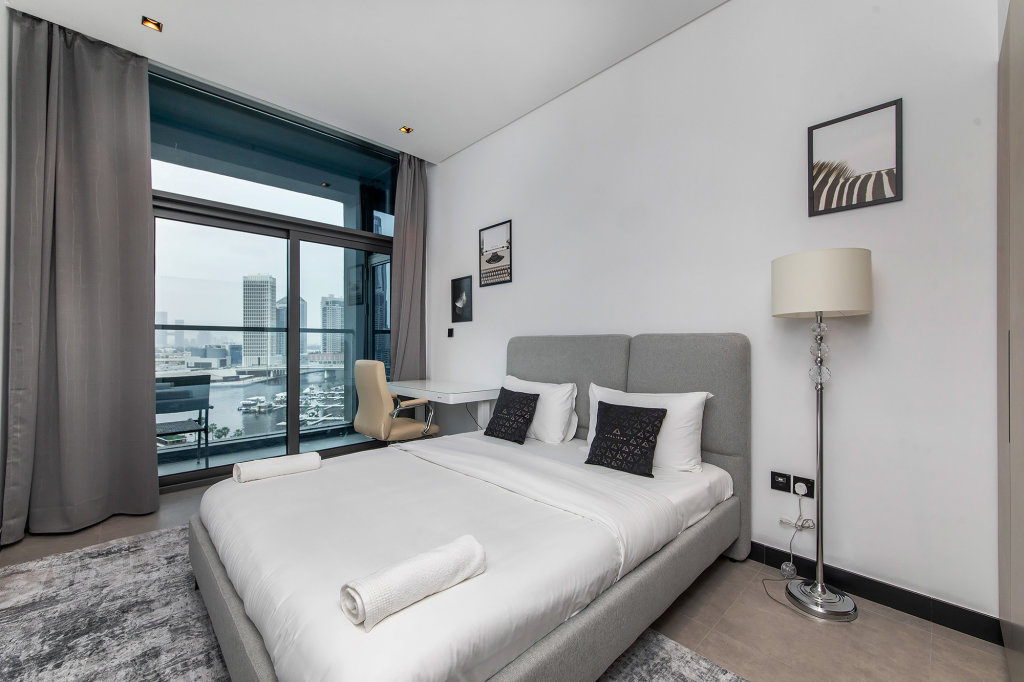 Дубай: Апартаменты Luxe Waterfront 2BR with Canal & Burj Khalifa view