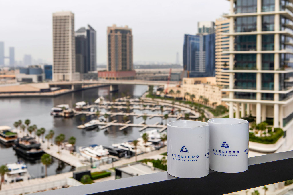 Дубай: Апартаменты Luxe Waterfront 2BR with Canal & Burj Khalifa view